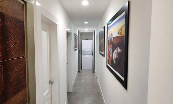 Urdesa Apartment | 101 - Lux Praga Apts 7 pax Consulado USA Parking