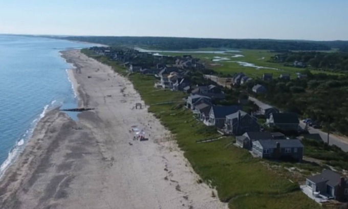 East Sandwich House | 101 Ploughed Neck - Charming home .1 mile to East Sandwich beach w. marsh viewnn