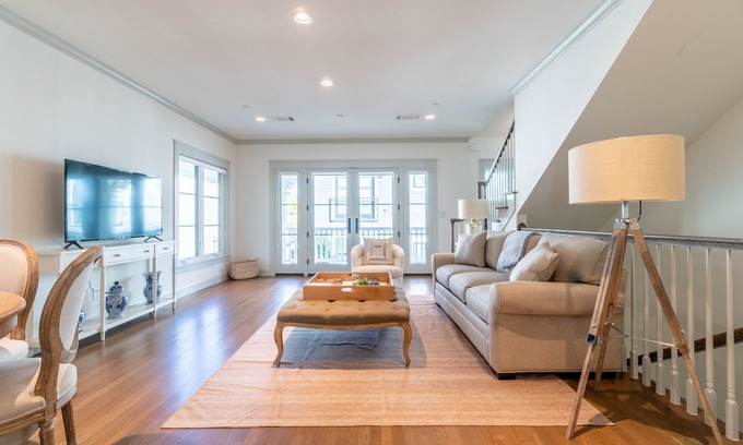 Kessler House | 1019 Bishop Arts Townhouse: Sleeps Up to 8 People!