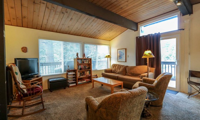 Mammoth Lakes Condo | 102 m² Condo ∙ 2 bedrooms ∙ 6 guests