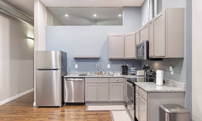 Cleveland Apartment | 102 · Midtown Loft Su