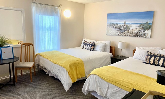 Port Elgin Hotel | 102 - Standard Room - 2 Queen Beds -1st Floor