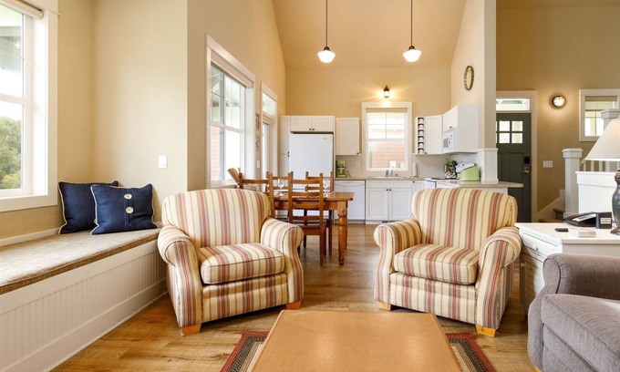 Oroville House | 104 Maeberry Lane (Country)