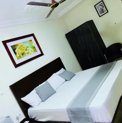Amasaman Hotel | 105 Inn