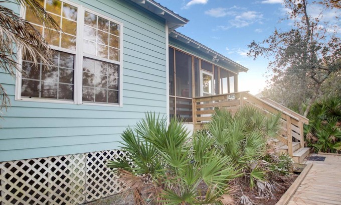Fort Morgan Cottage | 105 m² Cabin ∙ 3 bedrooms ∙ 9 guests