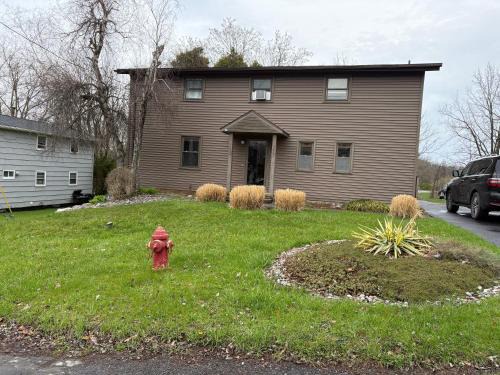 Eastside House | 105 Robert Drive
