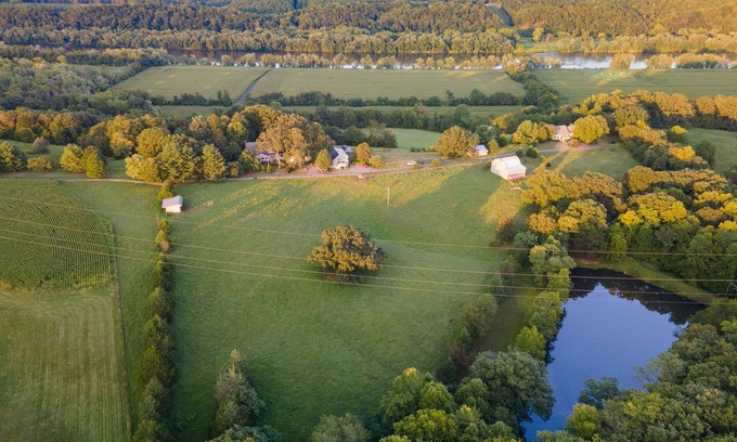 Scottsville House | 106 acre Farm with Animals, River & Private Pond, near Wineries and Breweries