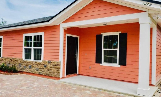 Hollister House | 107-B Flamingo Getaway