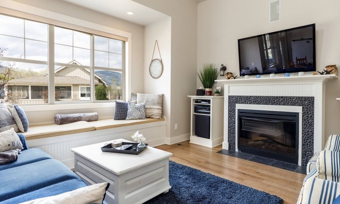 Oroville House | 107 Flipflop Lane (Country)