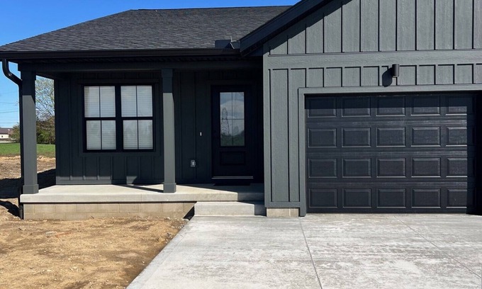Washington Court House House | 108 Halliday Way 3-bedroom townhome with WiFi and AC in Washington Court House