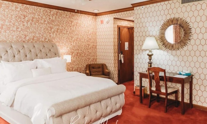 Bartlesville Apartment | 108 · Historic Hotel Room #108 - Hotel Phillips