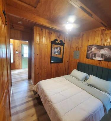 Brewton House | 109 Vinewood Cabin