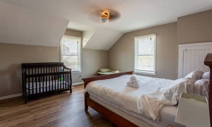 Trenton House | 10Beds! By BATAWA SKI HILL! [40% DISCOUNT] Two Riverside Homesn