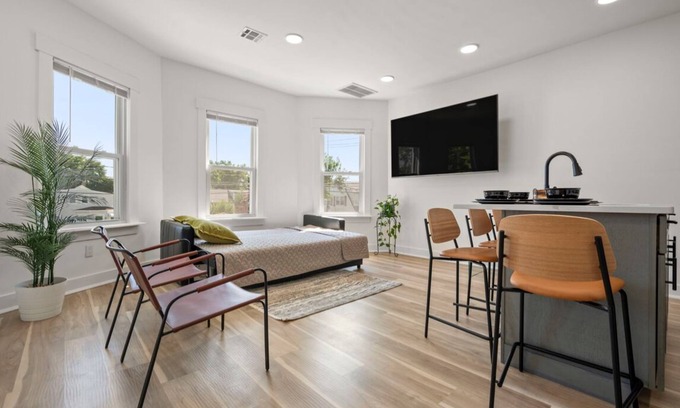Fair Lawn Apartment | 10Guests! Parking/2ND FLOOR-Duplex