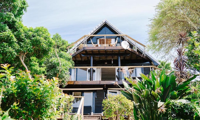 Wavecrest House | 10i Mimosa by African Perfection