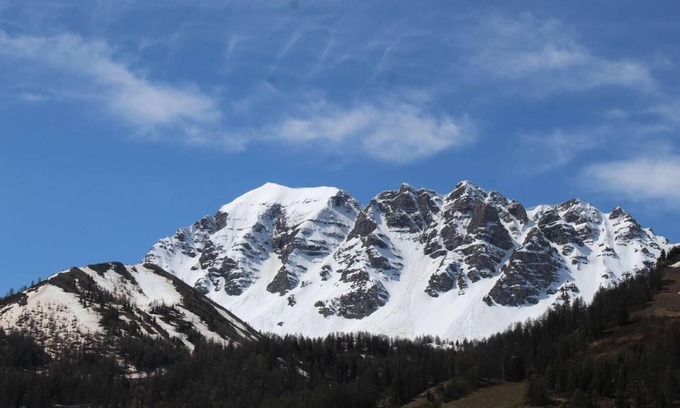 Les Claux Apartment | 10m from shops, 7th floor, view mountain, balcony, parking, tv, ski locker, 50m², Vars