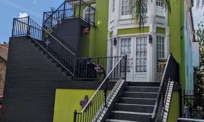 Broadmoor House | 10min drive to French Quarter 5min to Dome