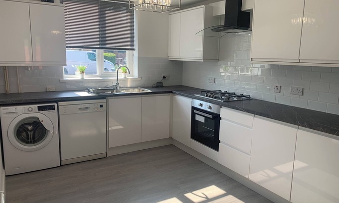 Kidlington House | 10min to Oxford - 3 Bedrooms - Sleeps 7 - Pets Ok