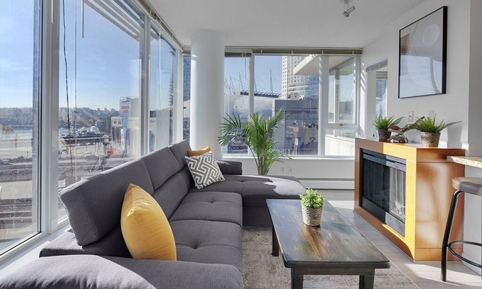 Gastown Condo | 10th Floor Condo with Stunning Marina View/Sleeps 7/Pool, Gym, Hot tub Access/