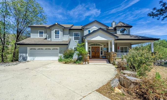 Cascadel Woods House | 11 Acre Mountain Spirit Retreat