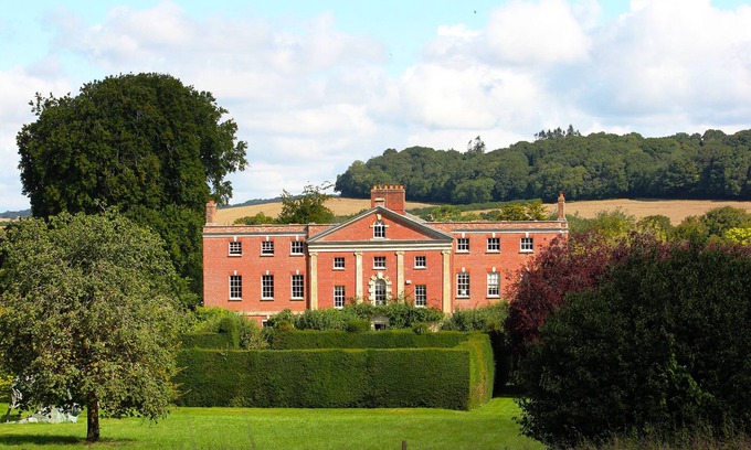Cranborne House | 11 Bedroom Country House in the beautiful Dorset countryside