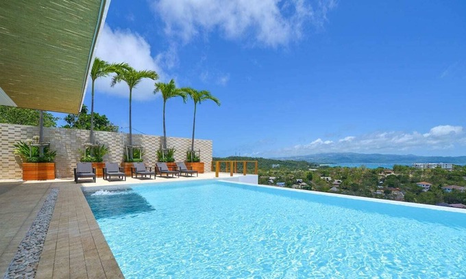 Caticlan Villa | 11 Bedroom Luxury Villa with Pool