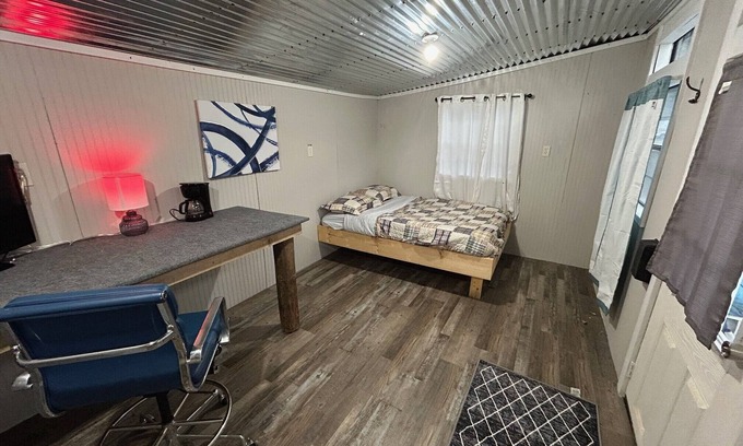 Northern Cabin | #11 - Digital Nomad Cabin on the river overlooking a lake with workstation