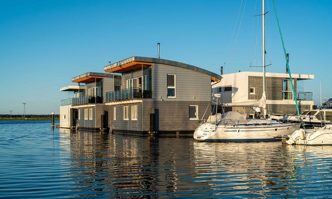 Kroeslin House | 11. floating houses (105 m²) Annea with fireplace - Floating House Annea with fireplace