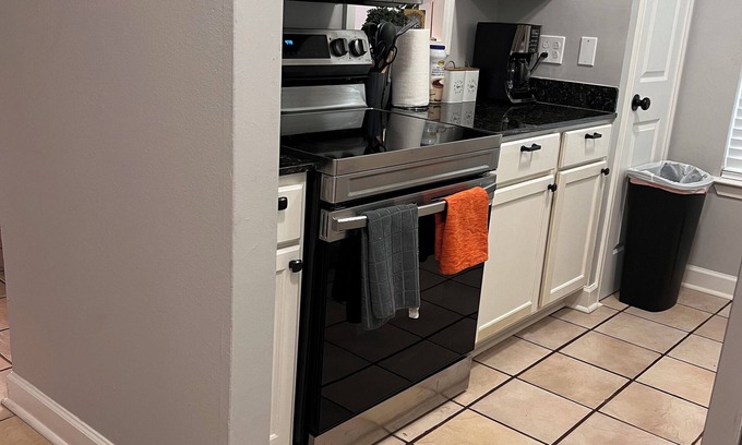 Broadmoor Apartment | 11 miles from LSU University, 70 miles New Orleans 60 miles Lafayette