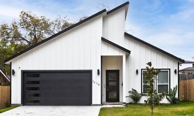 Cedar Crest House | 11 min BishopArts|Downtown | Luxury Stay