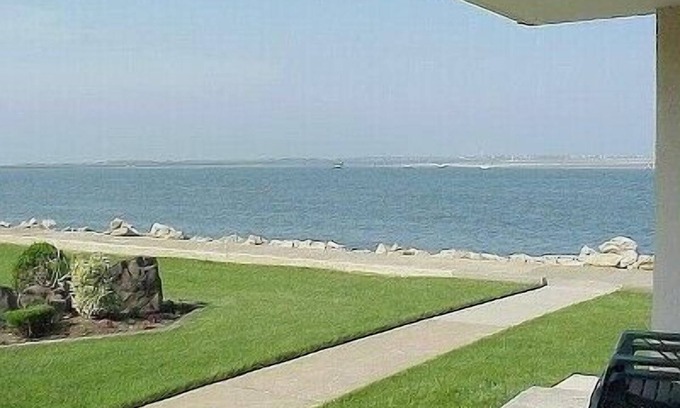 Anglesea Condo | 11 oceanfront windows.