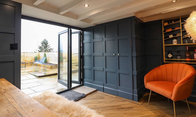 Fence Cottage | 11 PAINTER WOOD, luxury holiday cottage, with a garden in Whalley