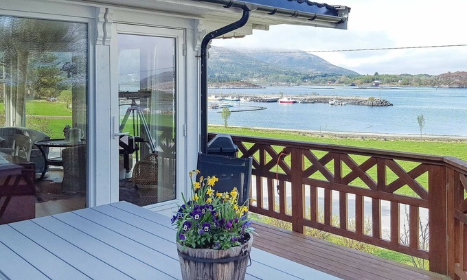 Naeroy House | 11 person holiday home in kolvereid