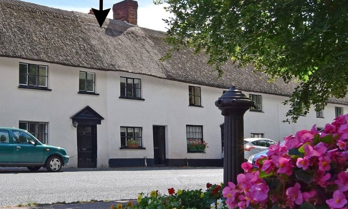 Otterton Cottage | 11 THE GREEN, pet friendly, with open fire in Otterton