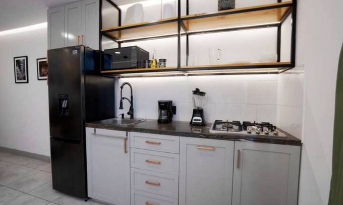 Urdesa Apartment | 111 - Consulate USA Parking Prague Apts 5 pax