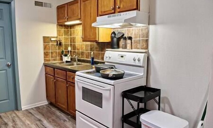 Dubuque Apartment | 1129#2/Farmers Market Gem: Steps from Ballroom