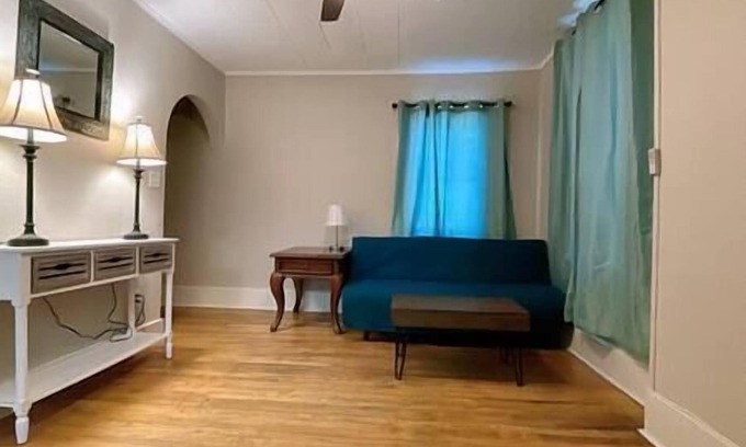 Dubuque Apartment | 1129#3/Ken’s place-cute/Free Parking