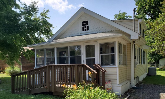 Issue House | 113 11th St, Colonial Beach, VA, US