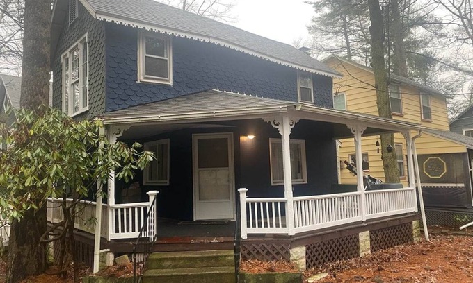 Mount Gretna Heights Cottage | 114 Otterbein Avenue