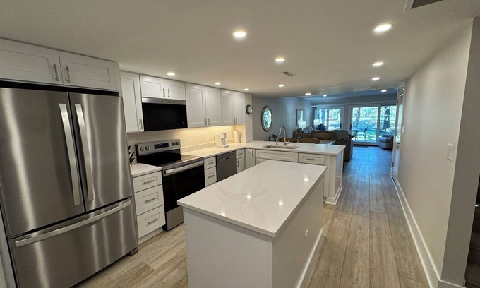 Shipyard Plantation House | 117 Greens Newly Remodeled for 2025 - Includes Beach Locker/Chairs