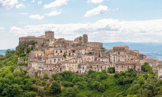 Altomonte Villa | 11th century Italian villa located in the classical Calabrian town of Altomonte.