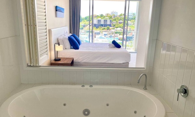 South Townsville Apartment | 11th Floor River & Stadium Views