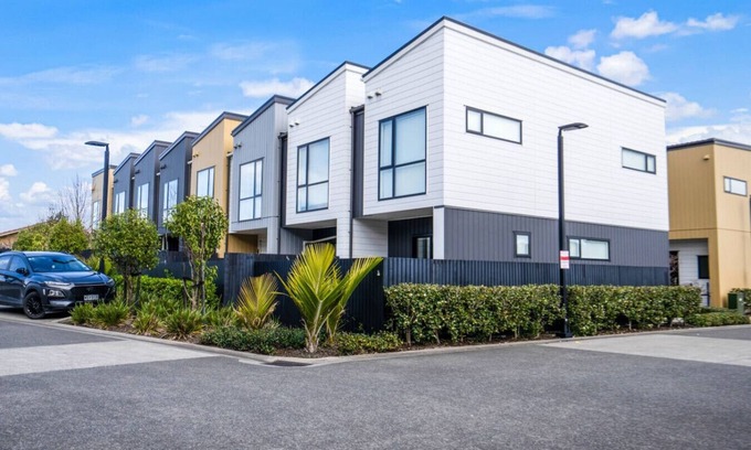 Auckland Apartment | 12/47A Huntington Drive