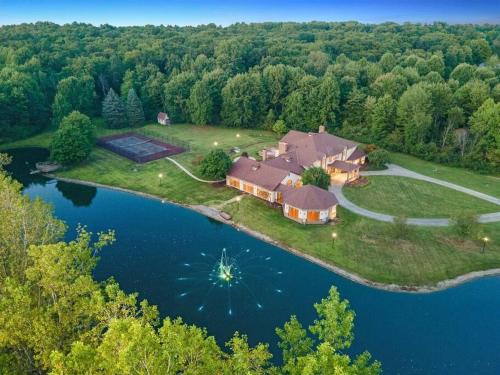Medina House | 12,700 sf 8 Room Mansion on 18 acres