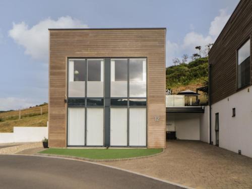 Challaborough House | 12 Beachdown