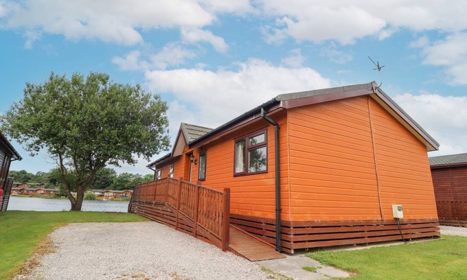 South Lakeland Leisure Village Cottage | 12 Gressingham