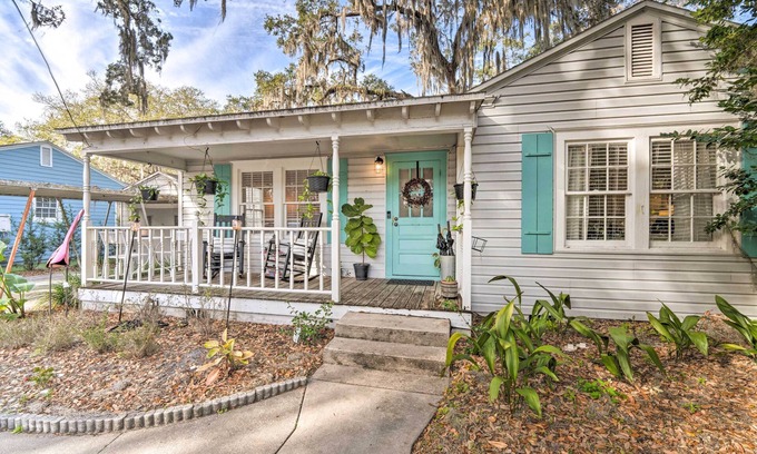 Winter Garden Cottage | ~ 12 Mi to Disney: Downtown Winter Garden Cottage!