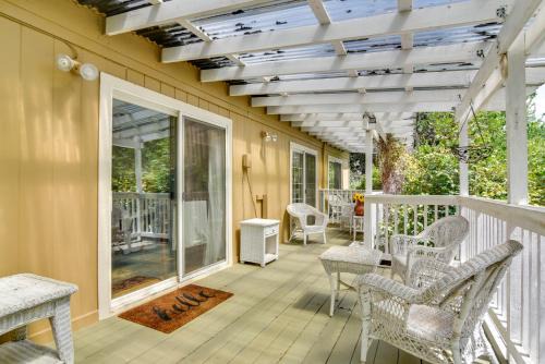 Aloha House | 12 Mi to Portland Aloha Home with Private Backyard
