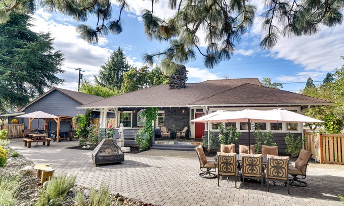 Gladstone House | 12 Mi to Portland: Home w/Clackamas River Views