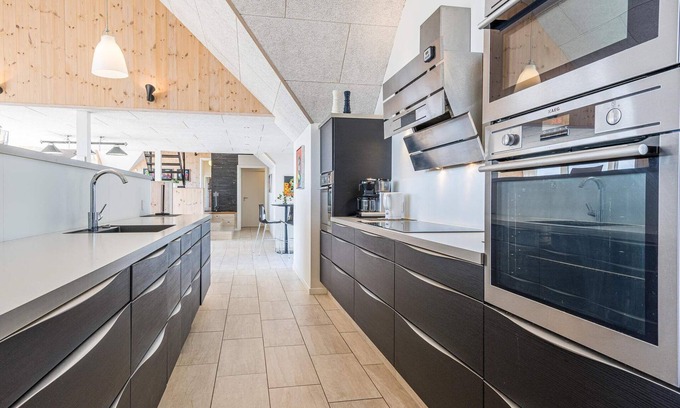 Blavand Strand House | 12 person holiday home in Blåvand